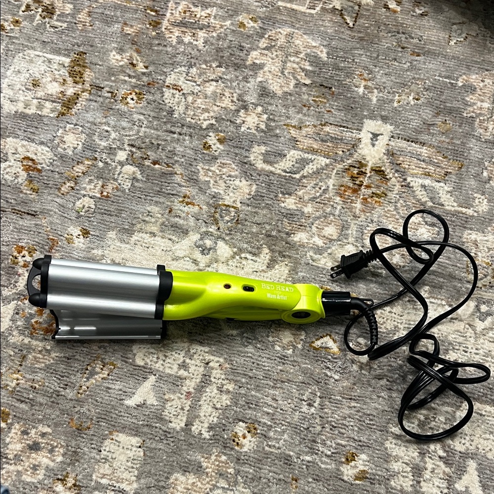 BedHead Wave Artist with Vibrant Green Handle